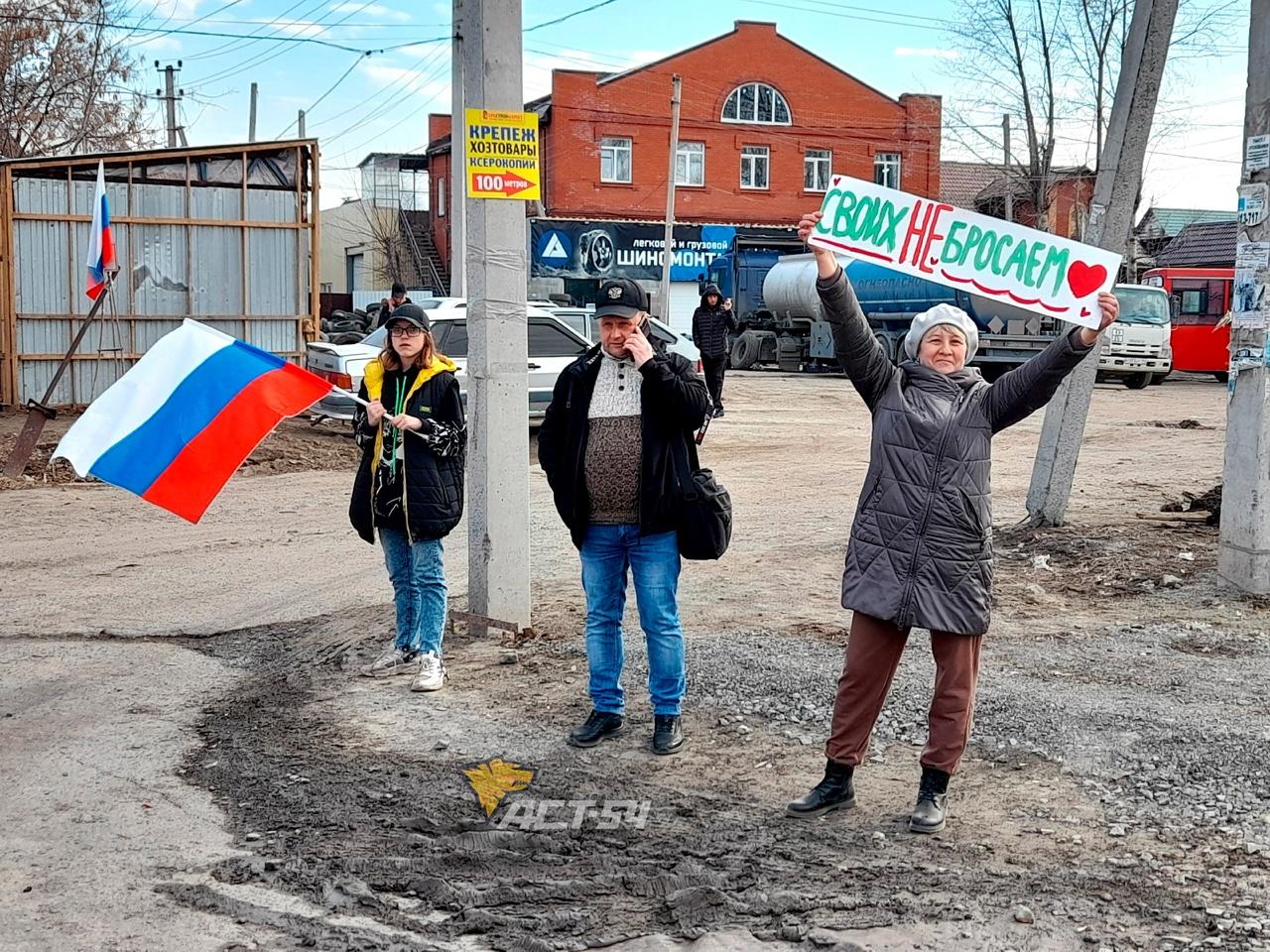 Фото В Новосибирске торжественно встретили сотни вернувшихся с СВО бойцов 3
